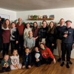 Die Gesamte familie mit allen 8 Enkeln und ihren Freunden an Weihnachten